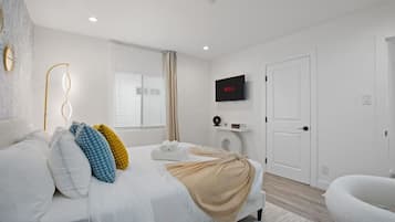 3 bedrooms, desk, iron/ironing board, WiFi