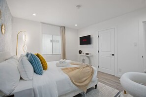 3 dormitorios, escritorio, tabla de planchar con plancha y wifi