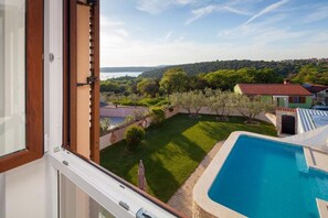 Pool - Villa Dvorine – luxury villa with sea view, pool, jacuzzi and sauna (Banjole)