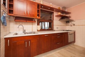 Private kitchen - Villa Dvorine – luxury villa with sea view, pool, jacuzzi and sauna (Banjole)