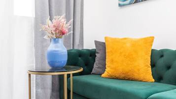 Een smart-tv en een open haard