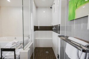Shower, hair dryer, towels - SVS: Luxury City Center Studio | Non-Gaming Resort | Vdara (Las Vegas)