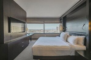 Desk, iron/ironing board, free WiFi, bed sheets - Studio Mountain View | City Center | Vdara (Las Vegas)