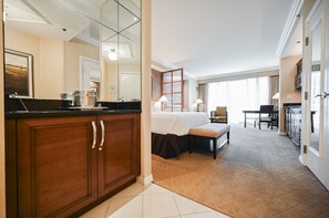 Escrivaninha, ferros/tábuas de passar roupa, Wi-Fi de cortesia