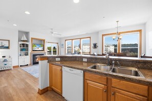 Fridge, microwave, oven, stovetop - Coastal Get Away Pool, Gym & 5-Min Beach Drive (Kill Devil Hills)