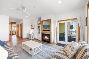 Smart TV - Coastal Get Away Pool, Gym & 5-Min Beach Drive (Kill Devil Hills)