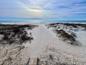 Una spiaggia nelle vicinanze