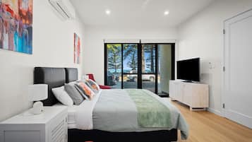 1 bedroom, desk, iron/ironing board, WiFi