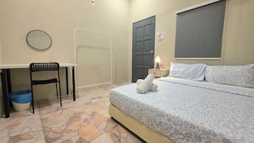 Dobbeltrom – basic | Skrivebord, skrivebord for bærbar PC og wi-fi (inkludert)