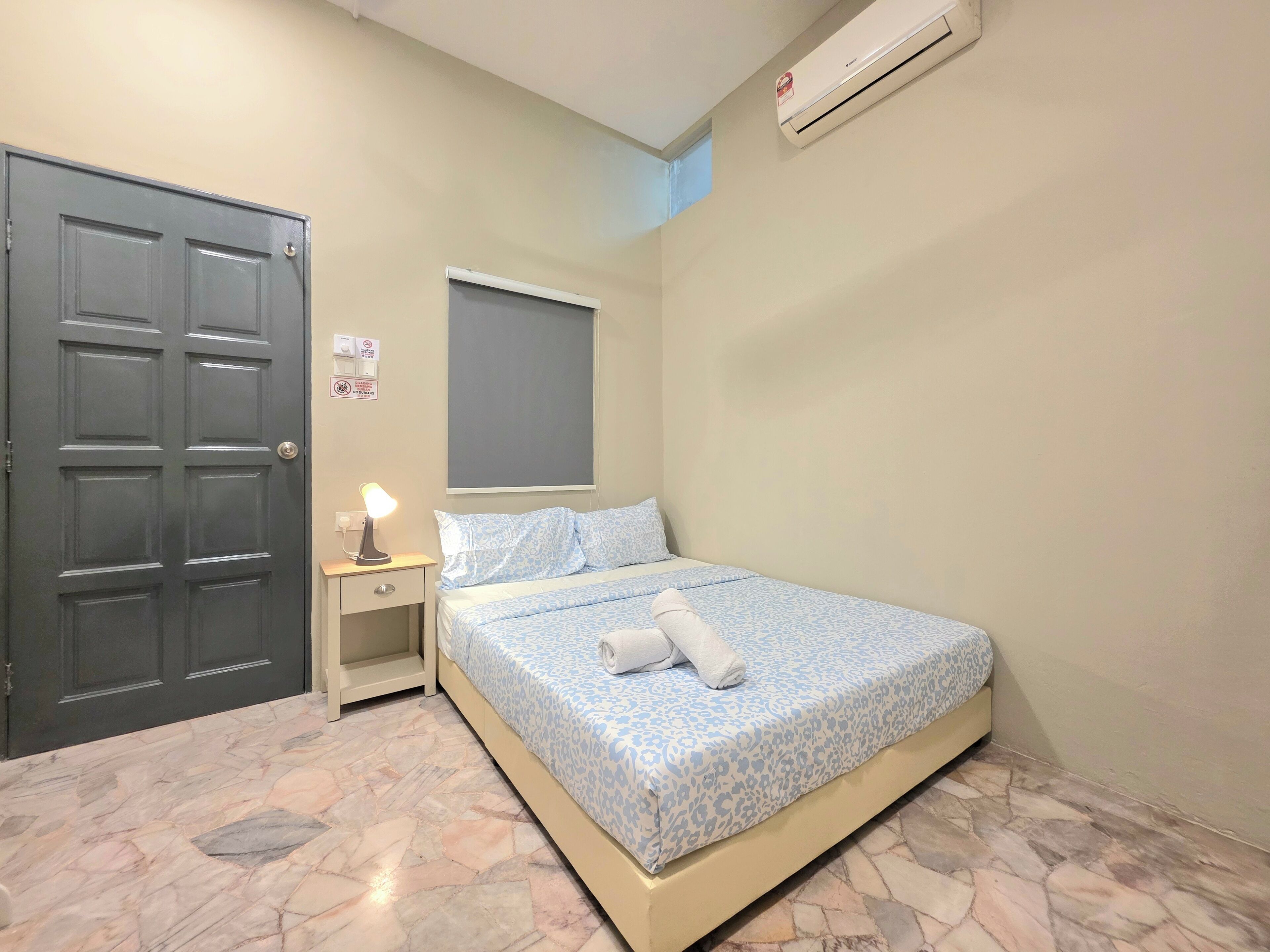 Basic Double Room | Meja, ruang kerja komputer riba, Wi-fi percuma 