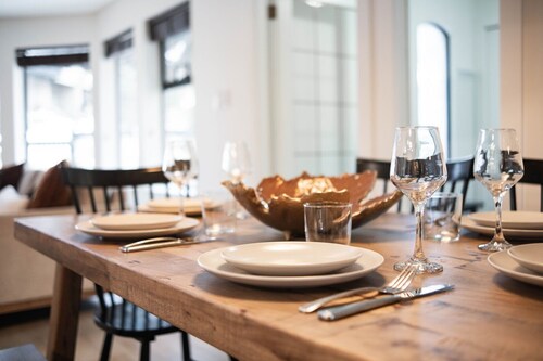 NEW Townhome | Smart TV | Free Parking |Nice views