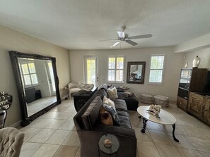 TV - Spacious 3-bedroom townhome in lovely Sarasota (Sarasota)