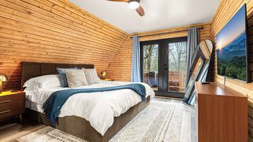 2 bedrooms, desk, iron/ironing board, travel crib