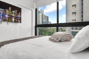 2 bedrooms, WiFi, bed sheets - Your Downtown Miami Escape Free Parking Included (Miami)