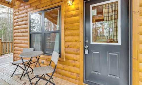 Peaceful Smoky Mountain Cabin with Fire Pit and Scenic Deck