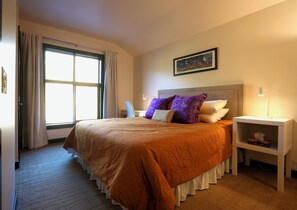 1 bedroom, iron/ironing board, WiFi, bed sheets - 1 bedroom, top floor, stunning views! Hot tubs, fitness & parking garage onsite. (Canmore)