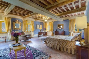 Iron/ironing board, travel cot, WiFi, bed sheets - Villa Carrabelle - Luxury Near Lucca (Lucca)
