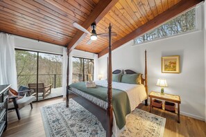 3 bedrooms, free WiFi, bed sheets - Private Modern Getaway w/ Fireplace, Porch & Deck near Blowing Rock (Lenoir)