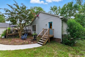 Exterior - Near Downtown, Duke Univ & Hospital w/ Fast WiFi (Durham)