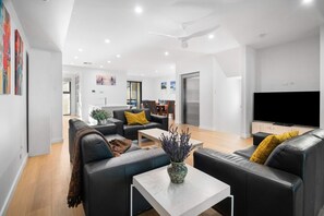 Living area - Harborview Modern 4 Bedroom Apartment 8F (Victor Harbor)