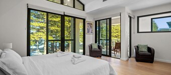 Harborview Modern 4 Bedroom Apartment 8F