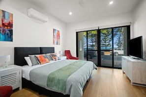 4 bedrooms, iron/ironing board, WiFi