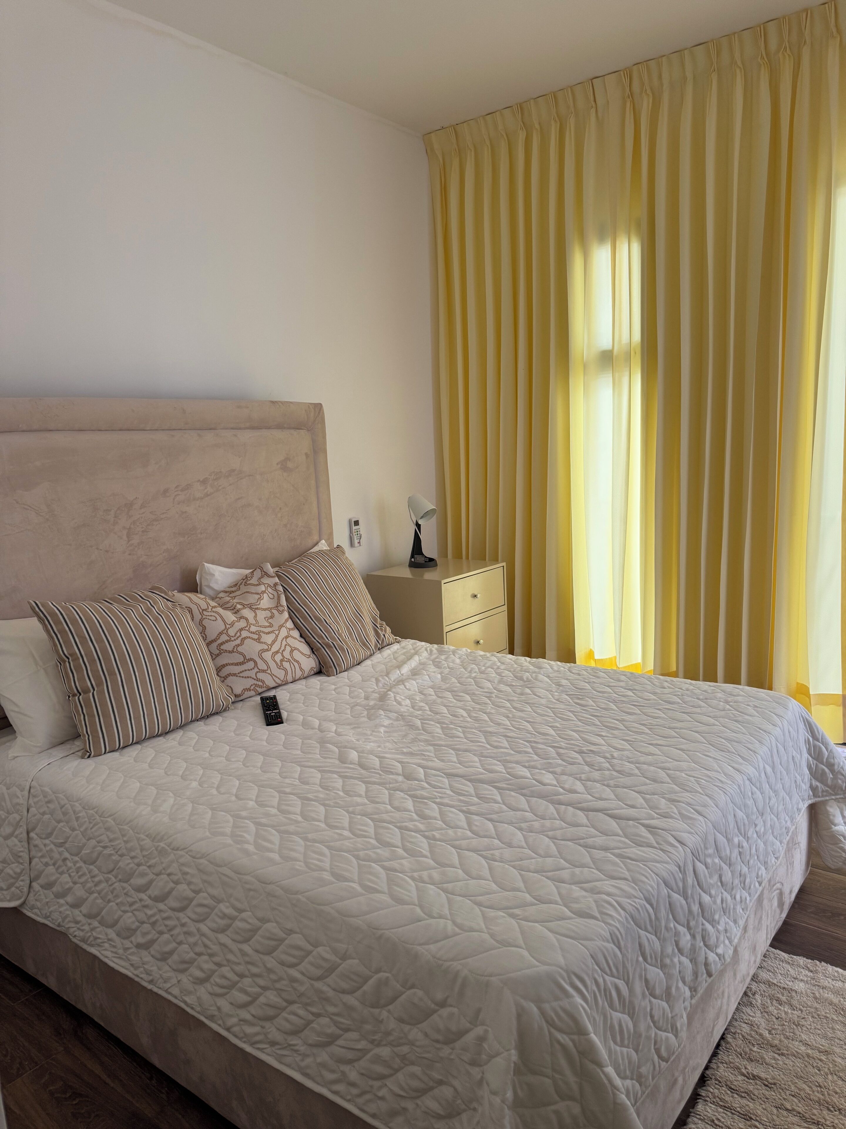 Minibar con artículos gratuitos y wifi gratis 