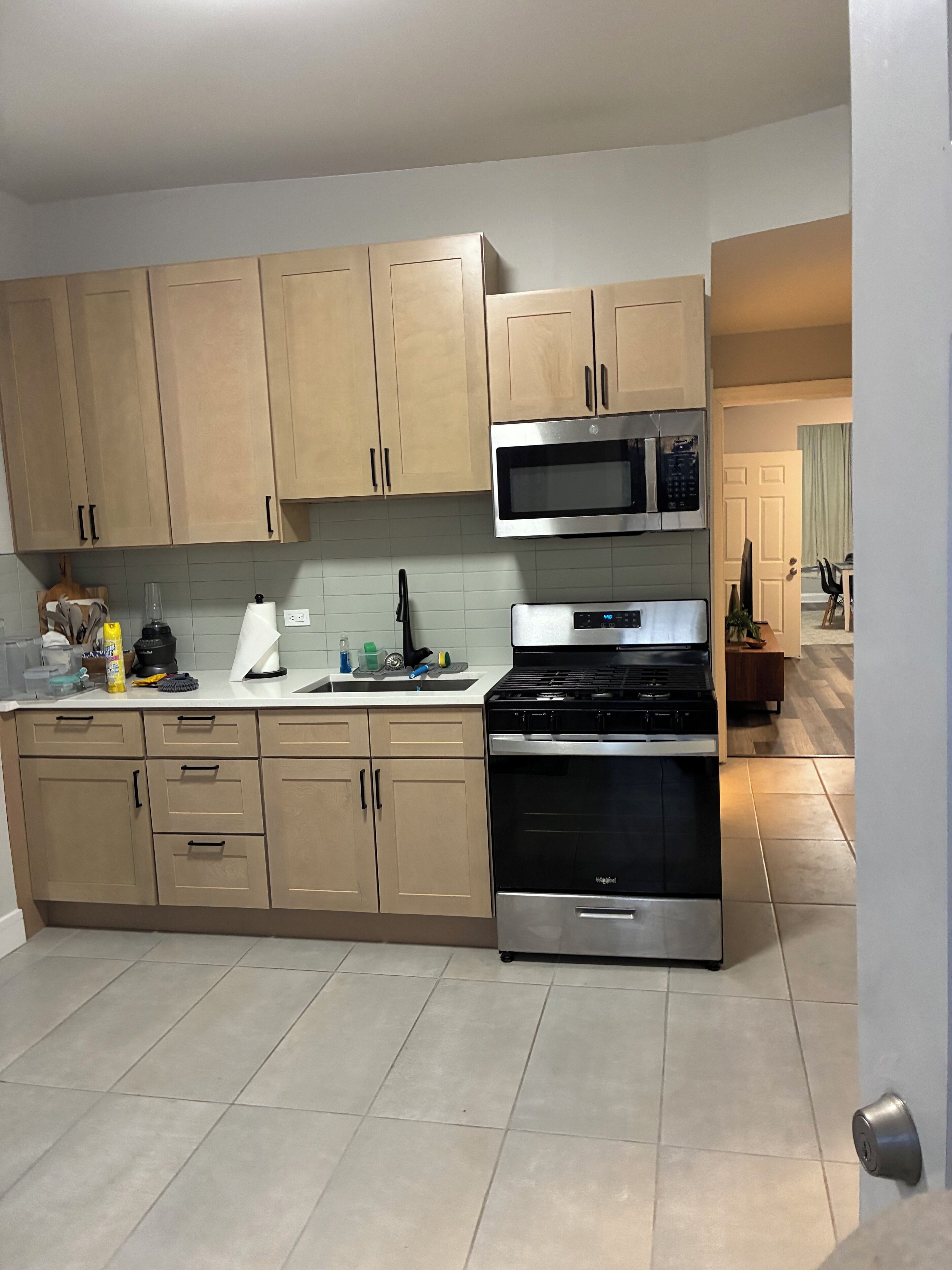 Geladeira, micro-ondas, fogão, cooktop