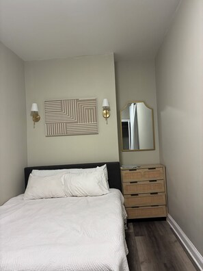 3 bedrooms, in-room safe, iron/ironing board, free WiFi - Vibrant Getaway in the Windy City of Chicago (Chicago)