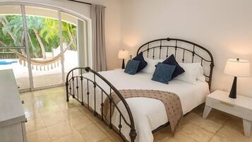 Ropa de cama de alta calidad, cubrecamas y cortinas blackout