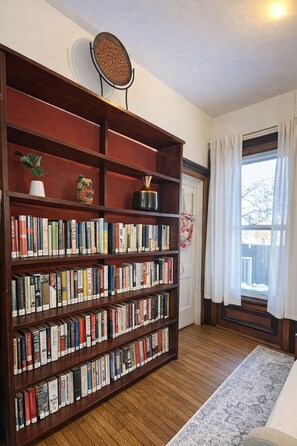 Unclassified image, 5 of 26, button