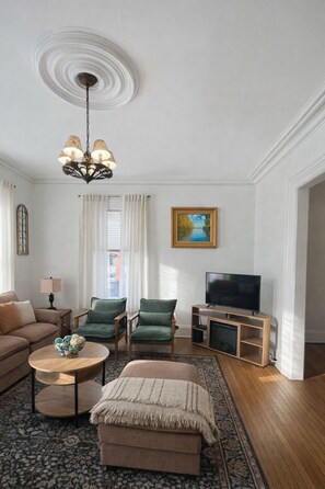 Unclassified image, 3 of 26, button