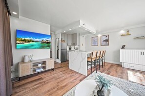 Interior - Stylish Fully Renovated 1bdrm near Waikiki Beach (Honolulu)