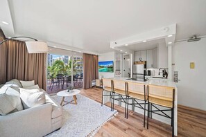 Interior - Stylish Fully Renovated 1bdrm near Waikiki Beach (Honolulu)
