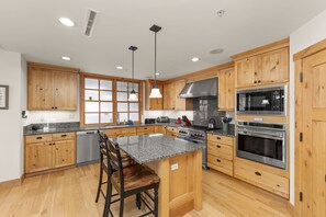Fridge, microwave, oven, stovetop - Elkhorn Springs Retreat! With SVEA resort access! (Sun Valley)