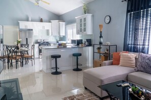 Living area - Gated Retreat with Resort Pool, Caymanas Estate (Portmore)