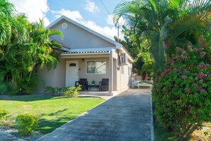 Exterior - Gated Retreat with Resort Pool, Caymanas Estate (Portmore)
