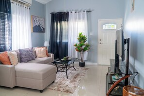 Living area - Gated Retreat with Resort Pool, Caymanas Estate (Portmore)