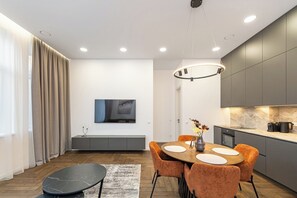 Dining - Vytauto 43 Residence – Lietūkis by Domvia (Kaunas)
