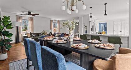 Family Escape• Pool, Hot Tub, Sauna, Speakeasy• Near Truist