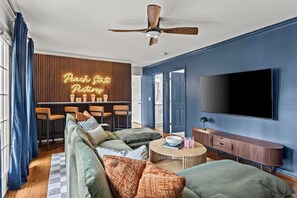 TV - Family Escape• Pool, Hot Tub, Sauna, Speakeasy• Near Truist (Marietta)