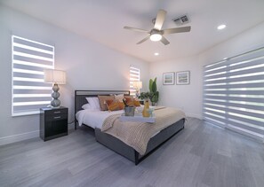 3 quartos, ferros/tábuas de passar roupa, berço de viagem