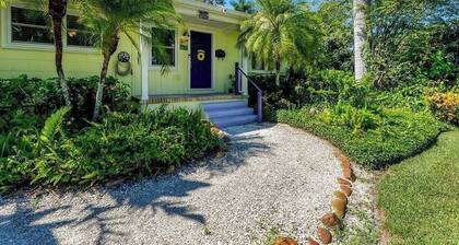 Coastal Canopy, Private Pool: 15 Min to Beach