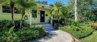 Coastal Canopy, Private Pool: 15 Min to Beach
