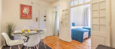 Iron/ironing board, travel crib, WiFi, bed sheets