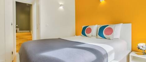 Bügeleisen/Bügelbrett, Reisekinderbett, WLAN, Bettwäsche