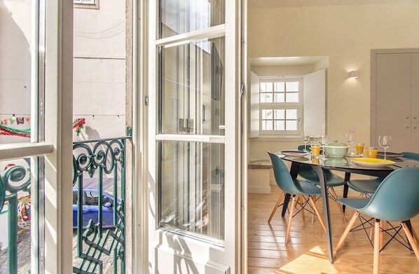 Outdoor dining - Design Apartment in Typical Alfama (Lisbon)