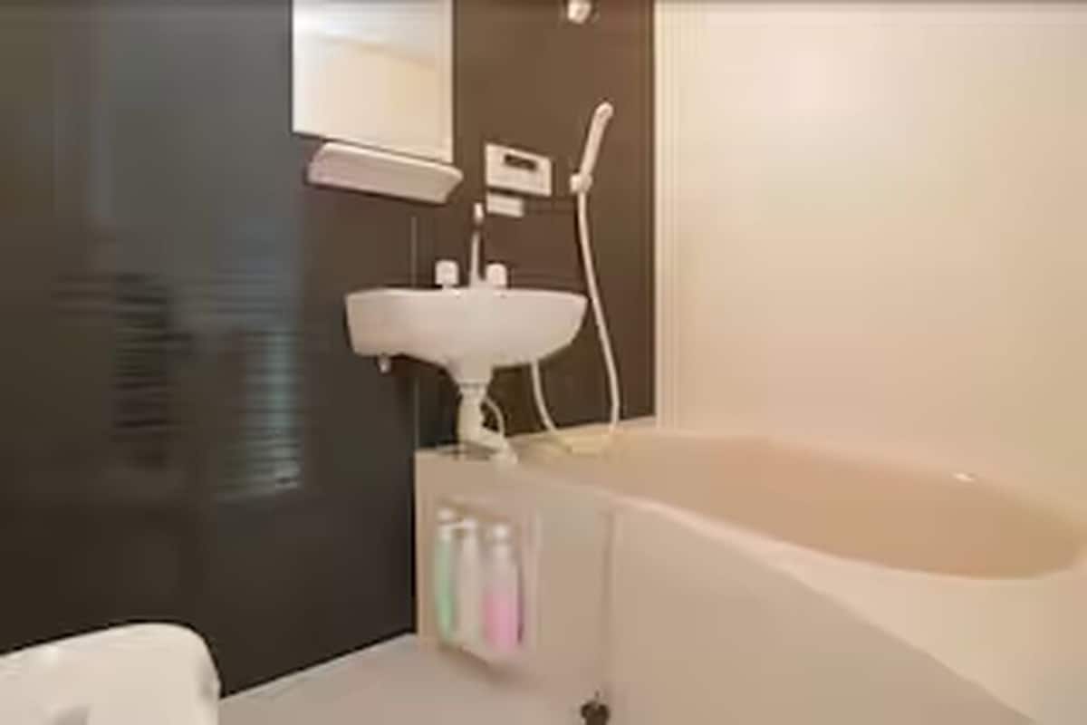 Standard Apartment, Multiple Beds, Non Smoking, Kitchenette | Bathroom
