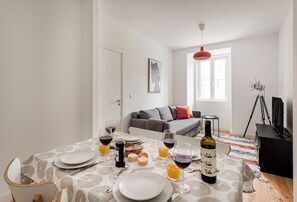 TV - Lisbon City Vibes, 2BR Flat (Lisbon)