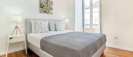 Strykejern/-brett, reiseseng for barn, wi-fi og sengetøy